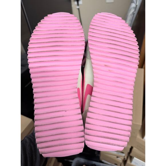 Steve Madden Ladies Sneaker - Picture 4 of 6